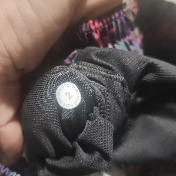 Lululemon Hotty Hot High-Rise Lined Short 4" Size 2 - Picture 7 of 7